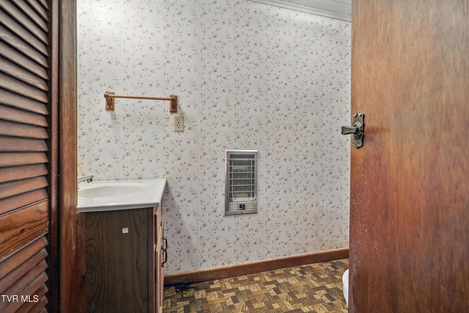 Photo #13: 1050 Spruce Avenue
