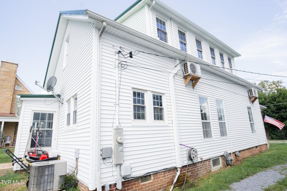 Photo #9: 407 Irish Street