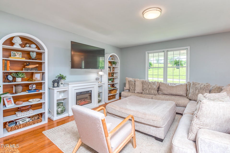 Photo #5: 595 Suncrest Drive Drive