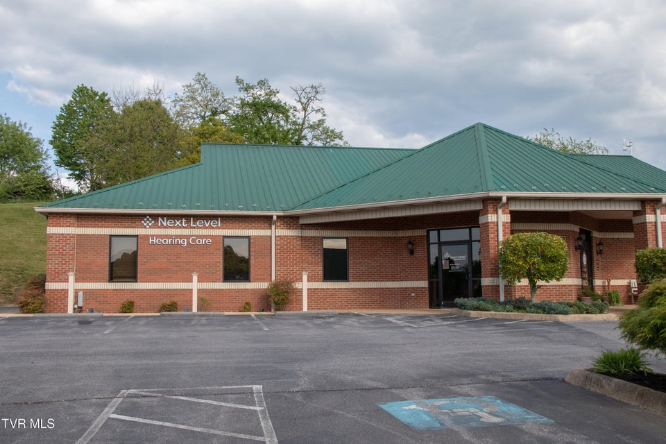 Photo #4: 612 Campus Drive