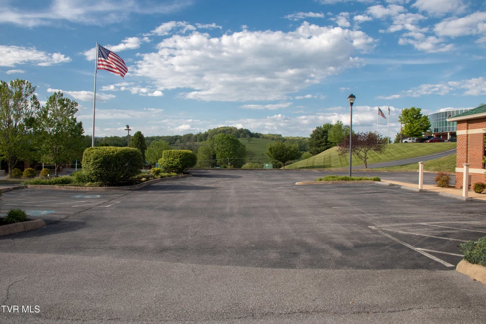 Photo #3: 612 Campus Drive