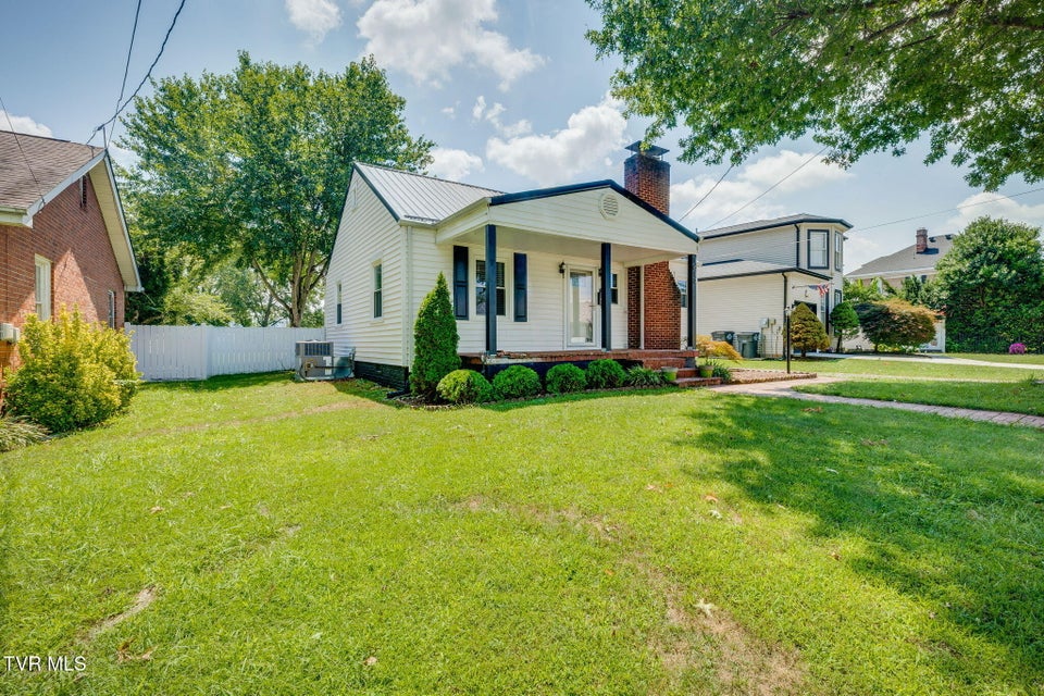 Photo #5: 1617 Barnes Street