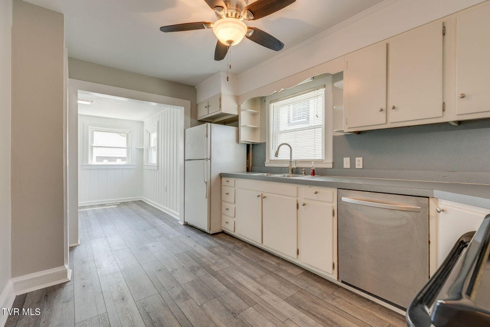 Photo #13: 1617 Barnes Street