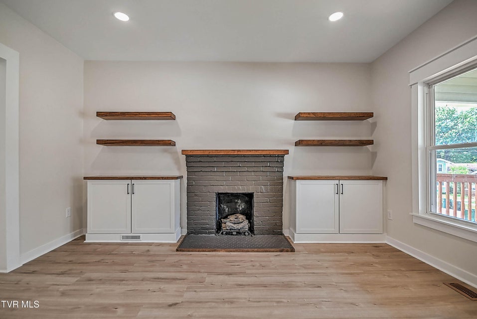 Photo #6: 617 Prince Street