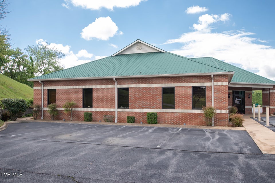 Photo #13: 612 Campus Drive