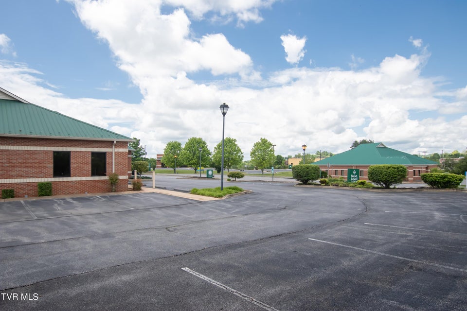 Photo #14: 612 Campus Drive