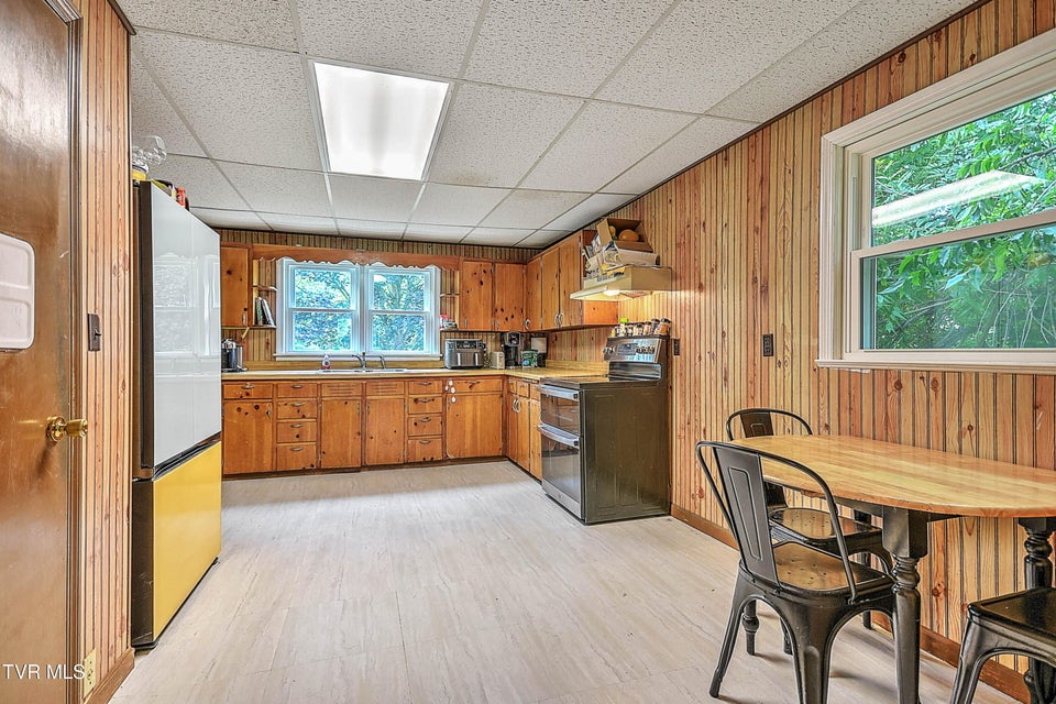 Photo #5: 609 Hamilton Street