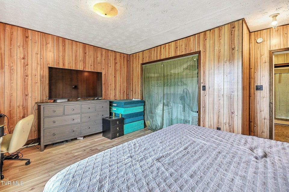 Photo #10: 609 Hamilton Street