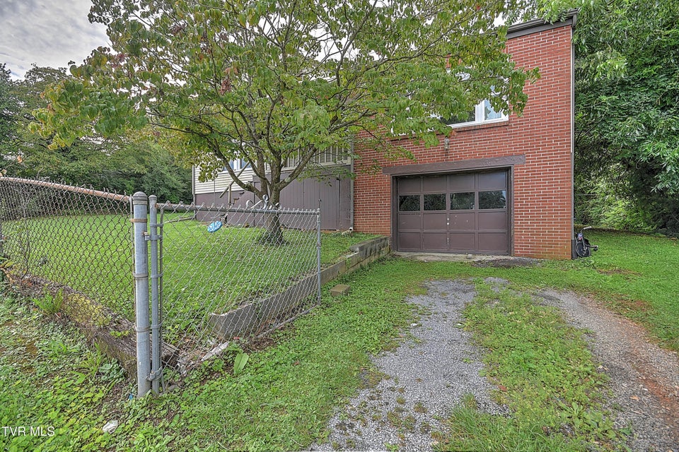 Photo #25: 609 Hamilton Street