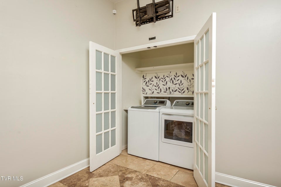 Photo #17: 363 Sandalwood Drive