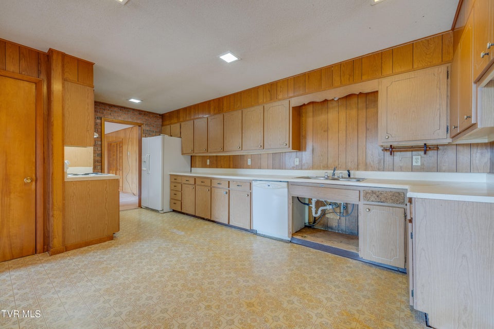 Photo #39: 501 Smith Lane