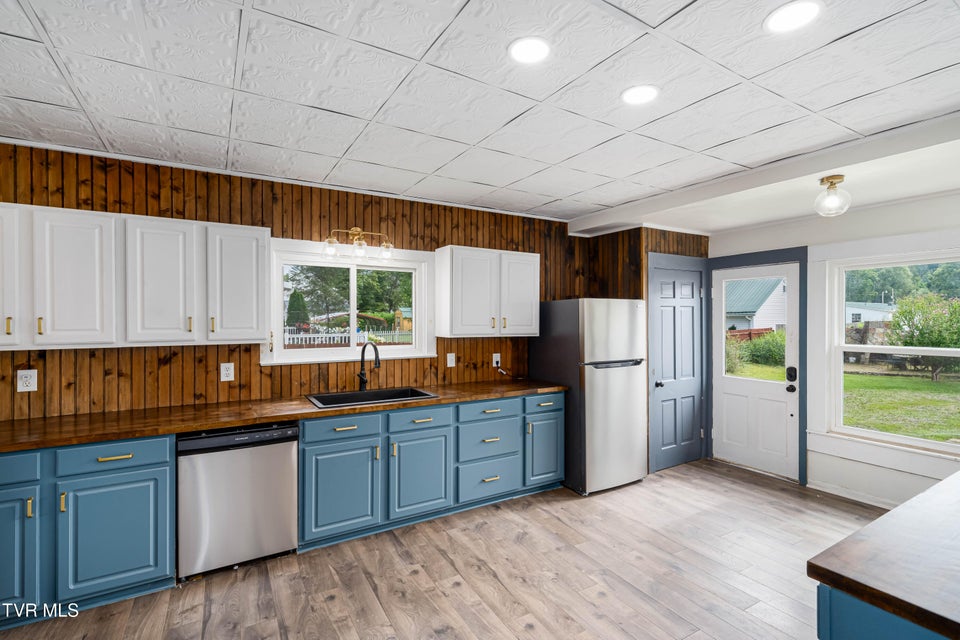 Photo #38: 216 Church Street