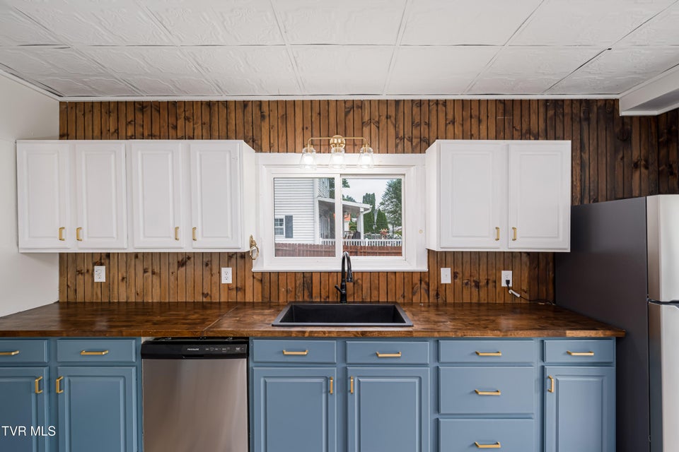 Photo #40: 216 Church Street