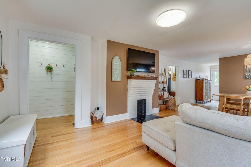 Photo #6: 2220 Cypress Street