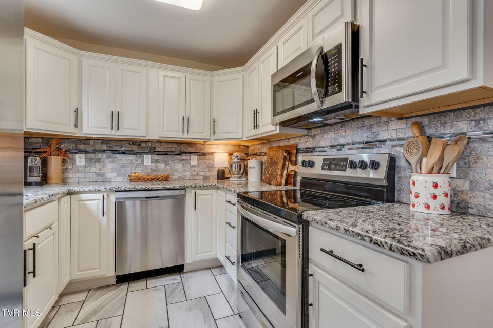 Photo #11: 2220 Cypress Street