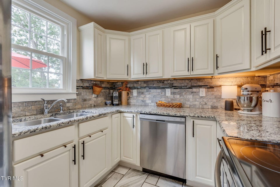 Photo #12: 2220 Cypress Street