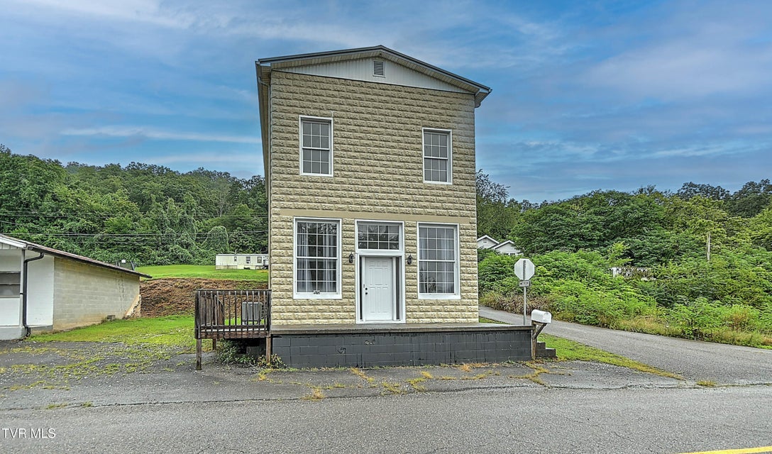 Photo #4: 284 Railroad Avenue