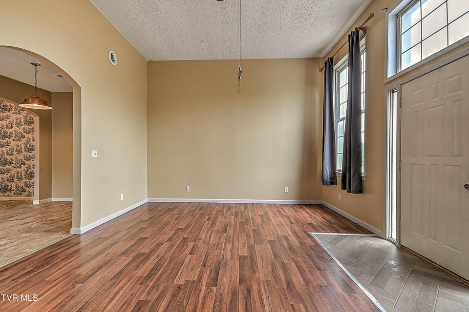 Photo #7: 284 Railroad Avenue