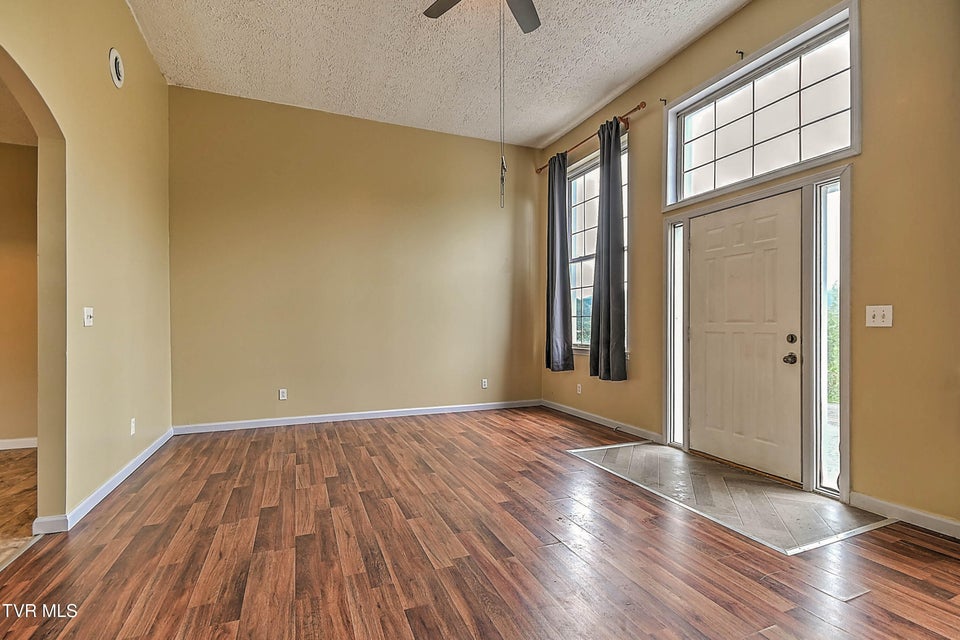 Photo #8: 284 Railroad Avenue