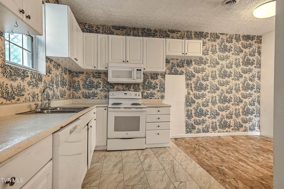 Photo #22: 284 Railroad Avenue