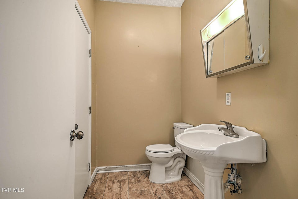 Photo #24: 284 Railroad Avenue