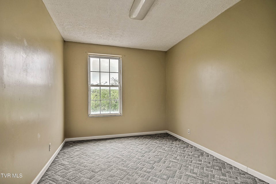 Photo #31: 284 Railroad Avenue