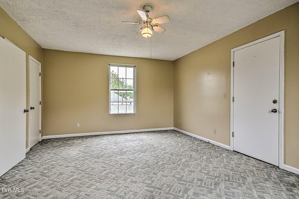 Photo #34: 284 Railroad Avenue