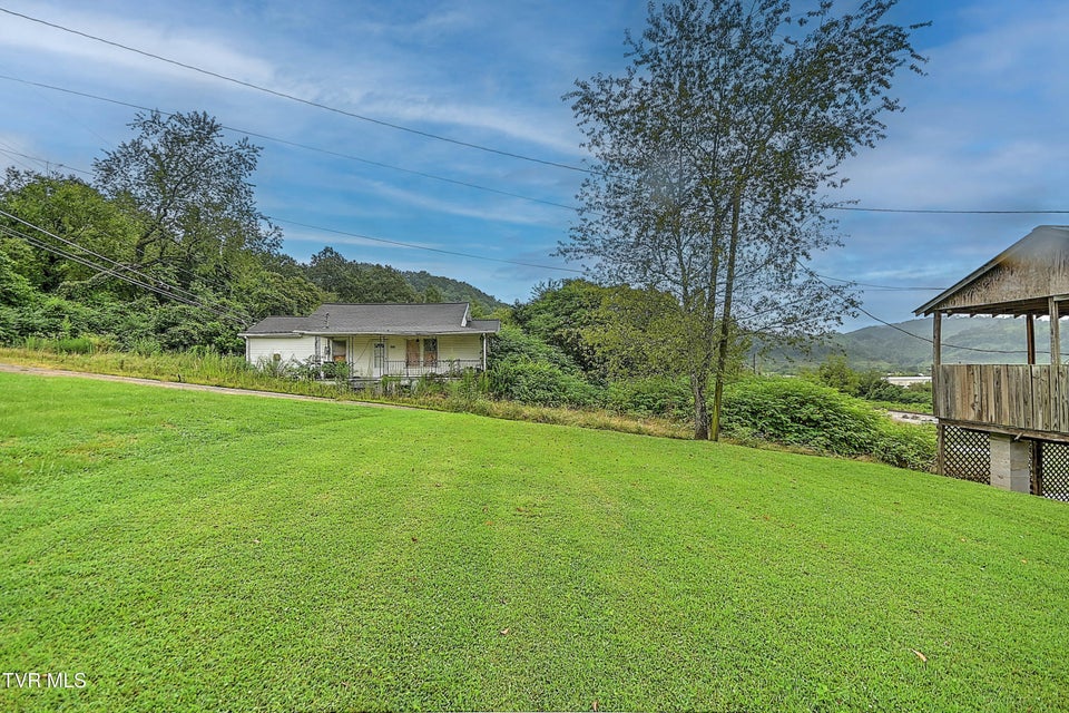 Photo #47: 284 Railroad Avenue