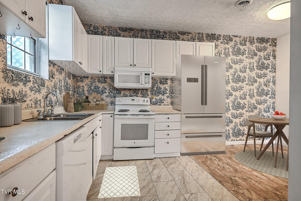 Photo #21: 284 Railroad Avenue