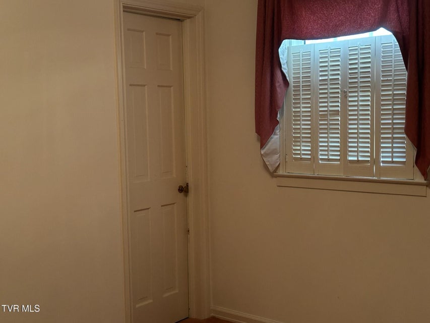 Photo #16: 226 Susong Lane