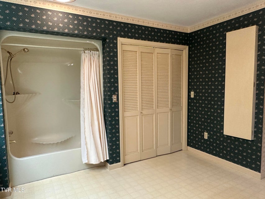 Photo #29: 226 Susong Lane