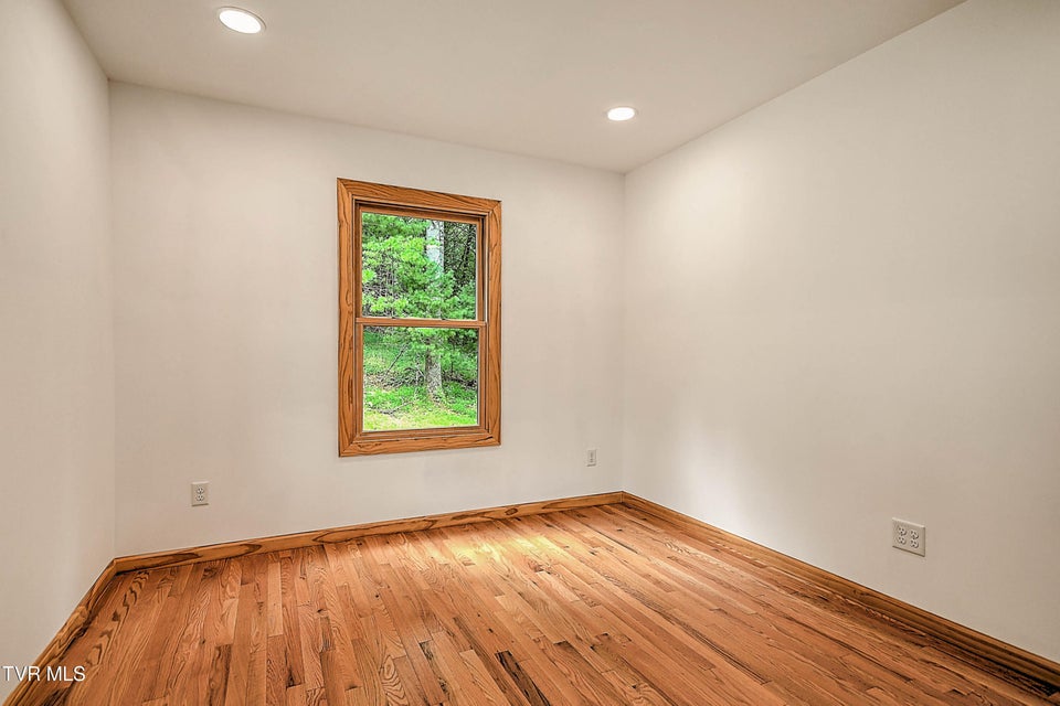 Photo #23: 512 Norris Rd ( Bridle Path) Road