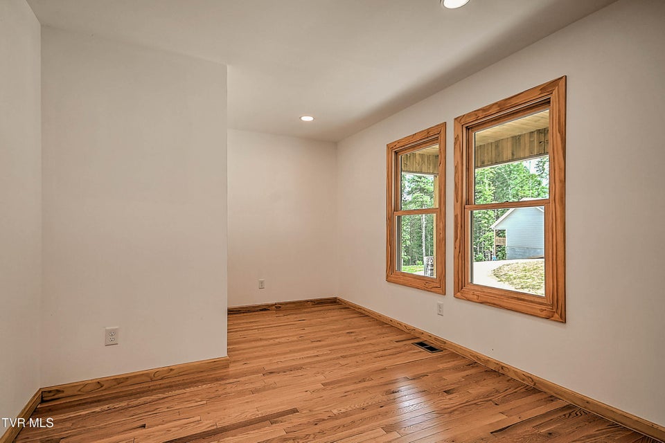 Photo #27: 512 Norris Rd ( Bridle Path) Road