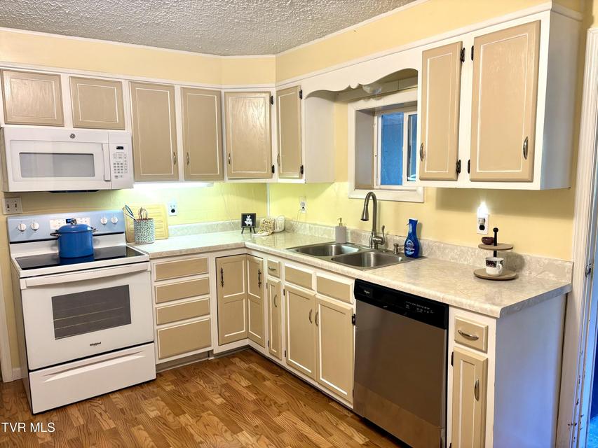 Photo #10: 503 Spring Avenue