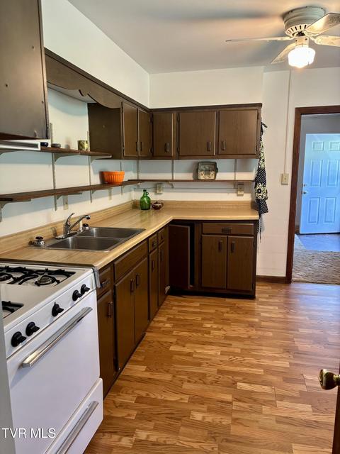 Photo #36: 503 Spring Avenue