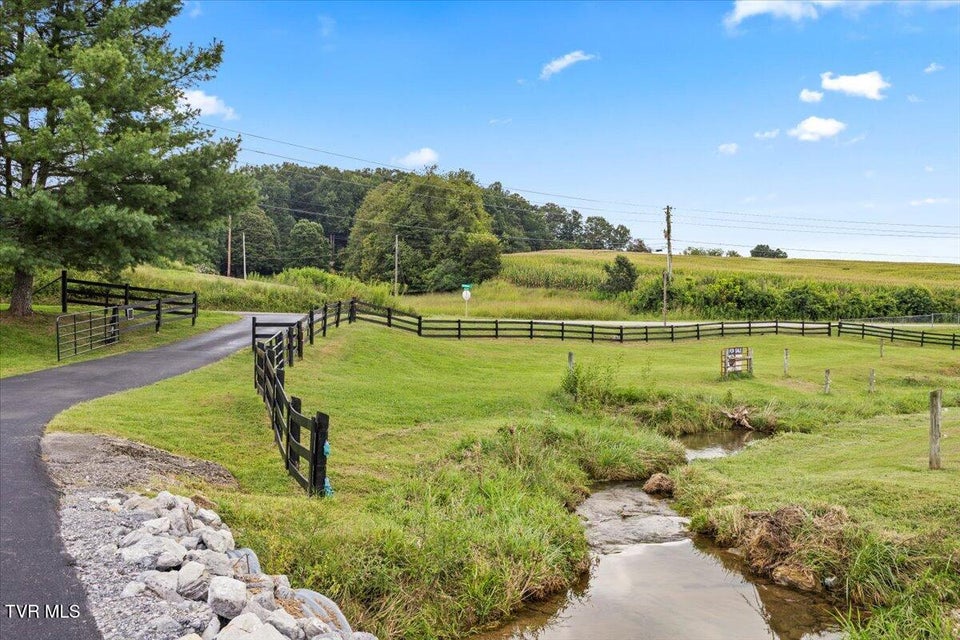 Photo #7: 201 Bond Town Road