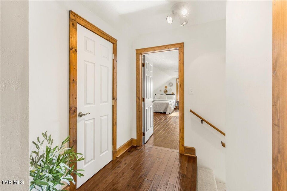 Photo #29: 221 Harbor View Road