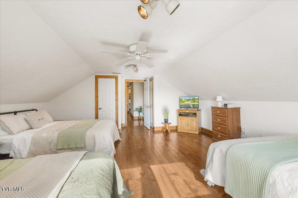 Photo #41: 221 Harbor View Road