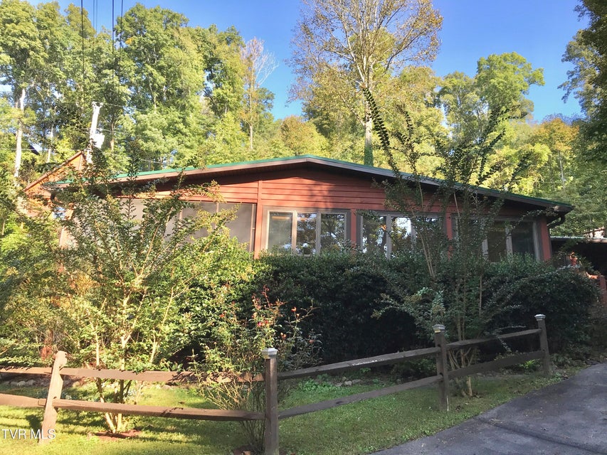 Photo #2: 162 Lakeside Drive