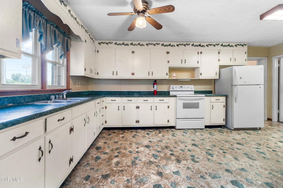 Photo #2: 13390 Glenbrook Avenue