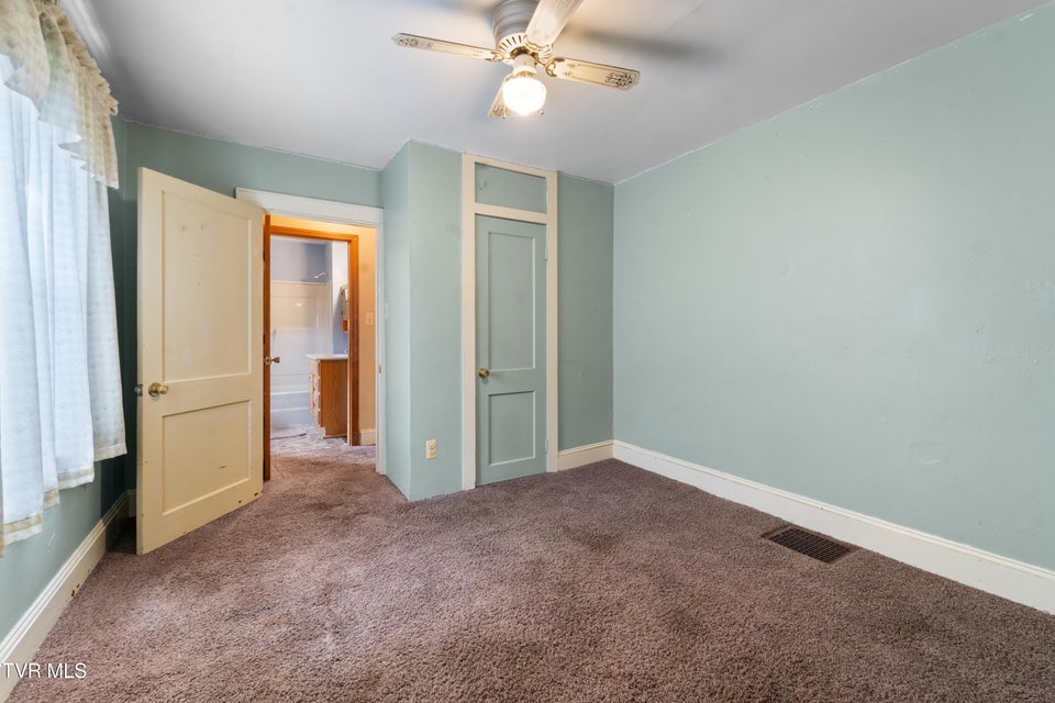 Photo #16: 13390 Glenbrook Avenue