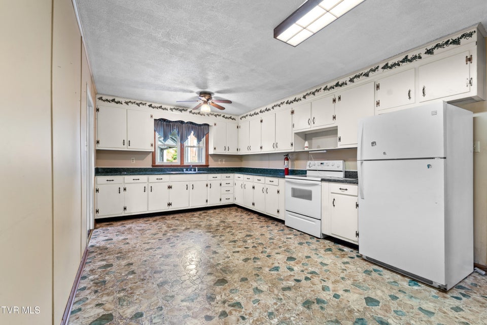 Photo #3: 13390 Glenbrook Avenue