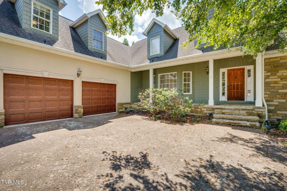 Photo #3: 3 Strawflower Place