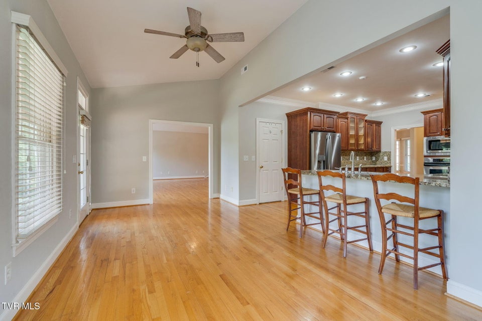 Photo #13: 3 Strawflower Place