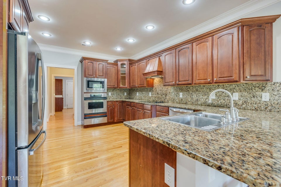 Photo #16: 3 Strawflower Place