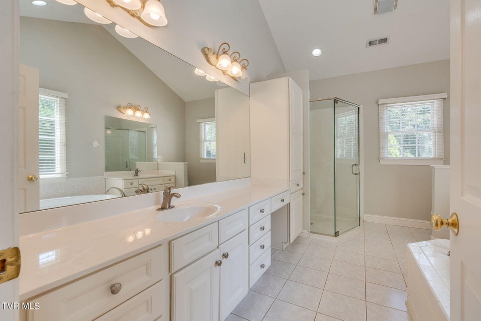 Photo #24: 3 Strawflower Place