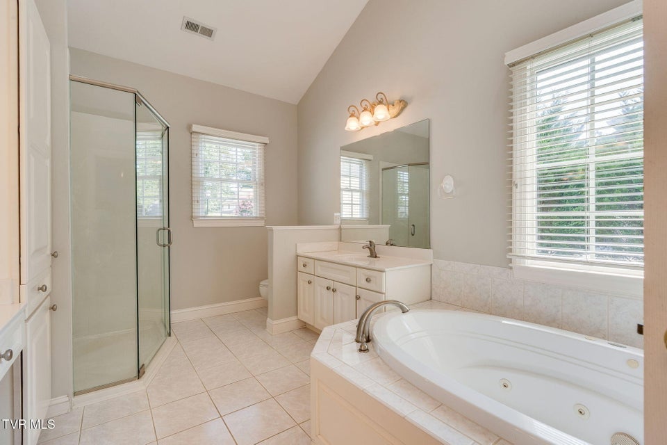 Photo #25: 3 Strawflower Place