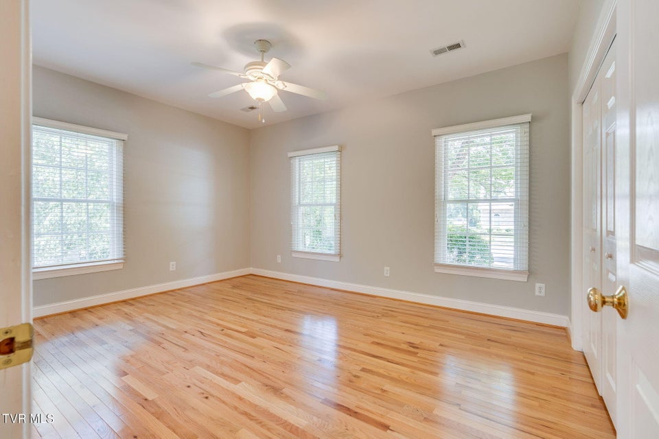 Photo #27: 3 Strawflower Place