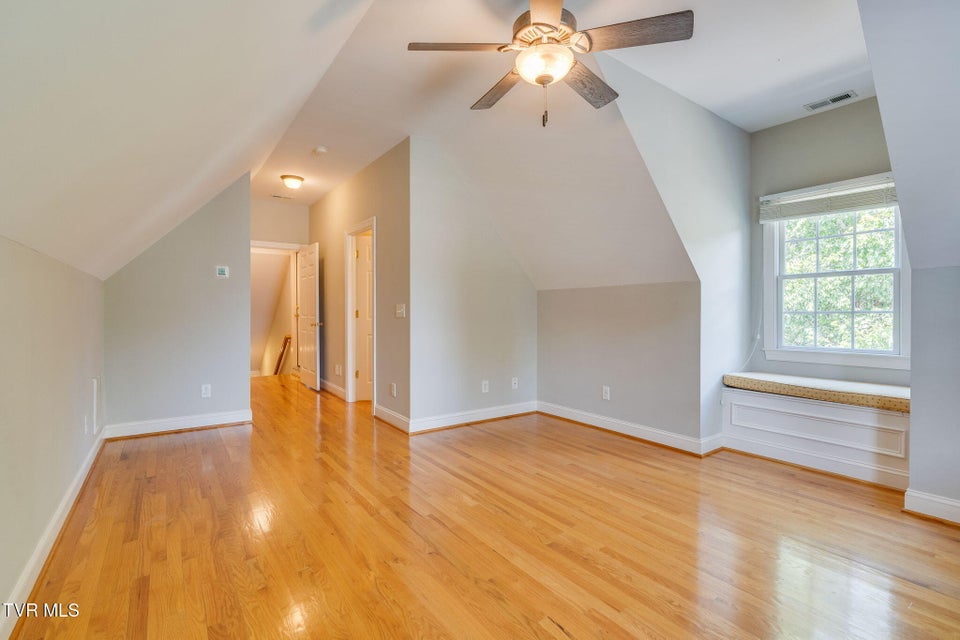 Photo #36: 3 Strawflower Place