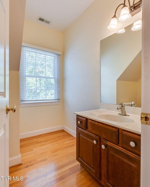 Photo #37: 3 Strawflower Place